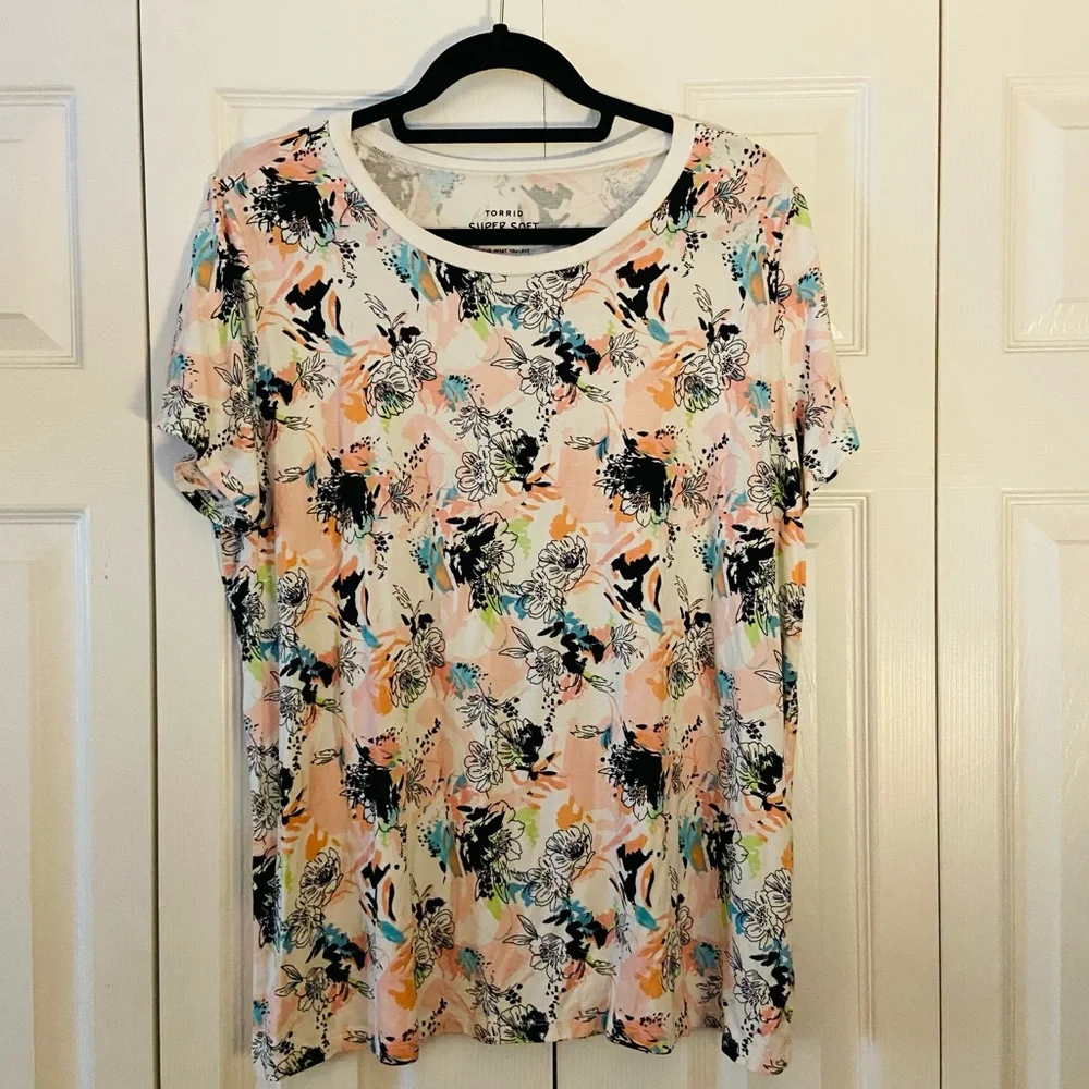 Floral tee - Picture 1 of 2